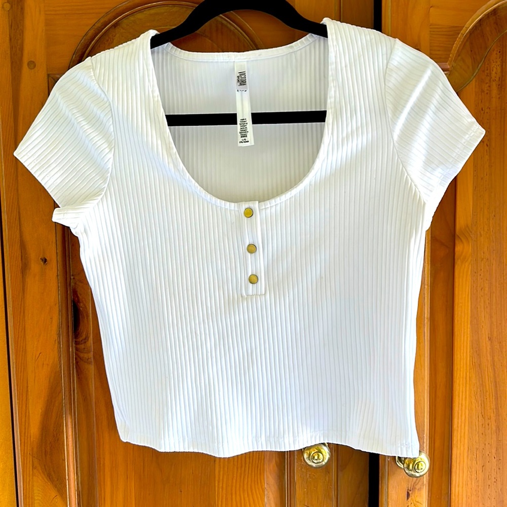 Victoria sport by Victoria’s Secret. Sexy crop stretch knit top.Sz women’s large